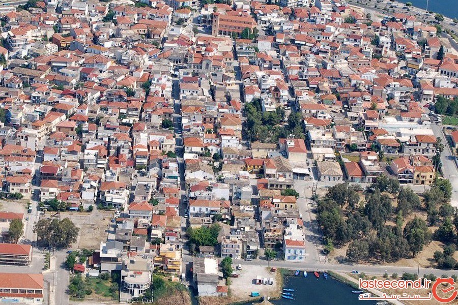  شهری در غرب یونان، پوشیده از تار عنکبوت