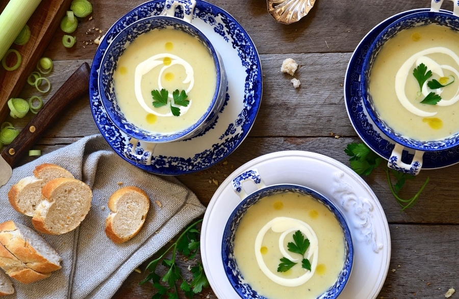  طرز تهیه ساده سوپ فرانسوی خامه‌ای با تره فرنگی و سیب زمینی + تاریخچه سوپ