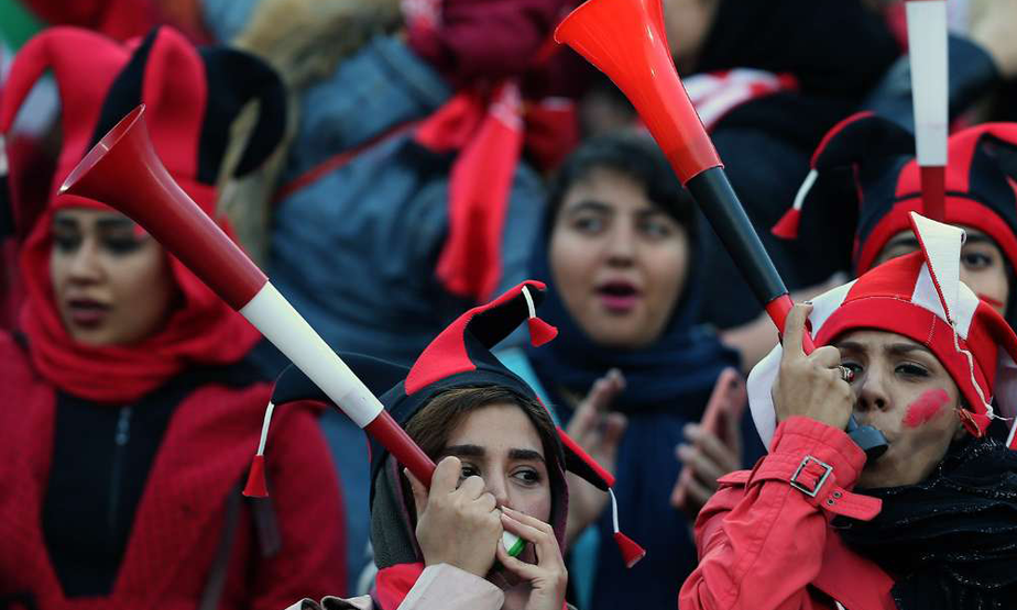  سانسور حضور زنان در ورزشگاه آزادی توسط بخش خبری شبکه سه