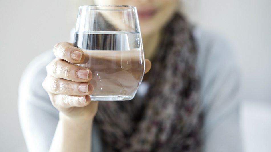 فواید مهم نوشیدن آب گرم