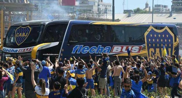  حمله به اتوبوس بازیکنان، لغو فینال ریورپلاته – بوکاجونیورز