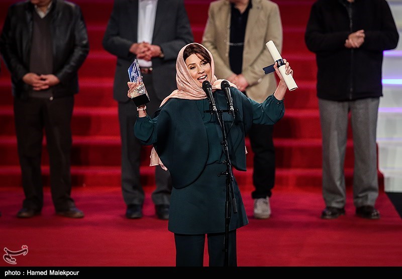  خوانندگی یک زن در افتتاحیه جشنواره فیلم فجر !!! (فیلم)