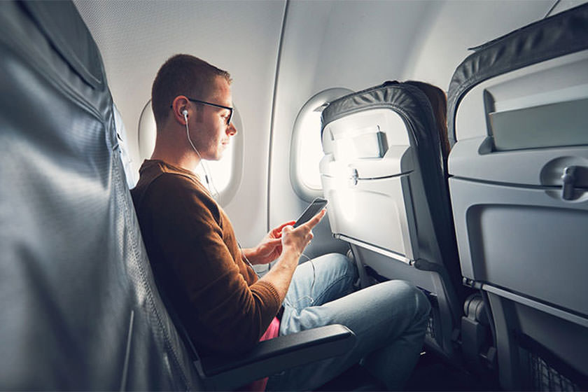  اگر در هواپیما، تلفن همراه را در حالت پرواز قرار ندهیم، چه اتفاقی می‌افتد؟