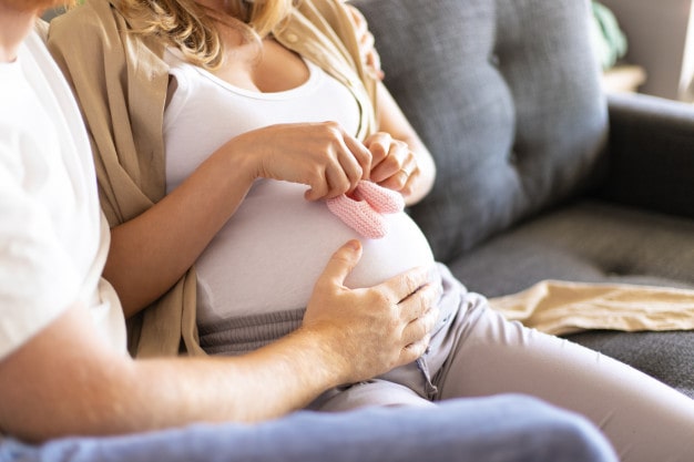 خطرات و عوارض ارضا شدن با دست در دوران بارداری