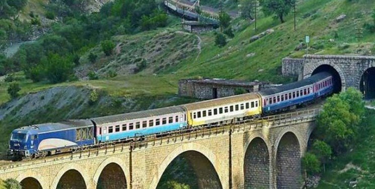 نخستین قطار مسیر اسلام آباد – تهران – استانبول حرکت کرد